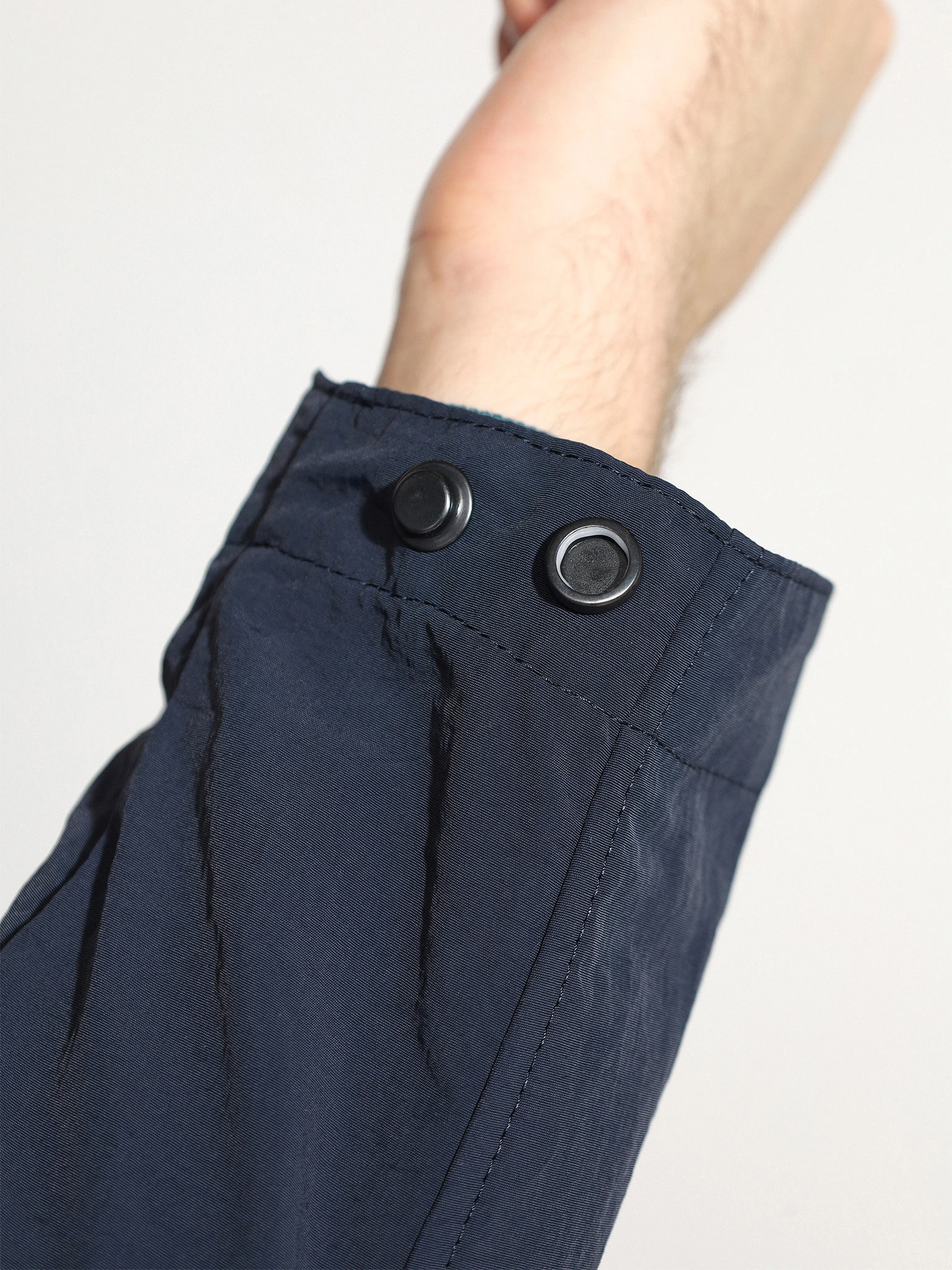 Куртка-ветровка темно-синего цвета 